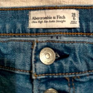 Abercrombie Ultra High Rise 28